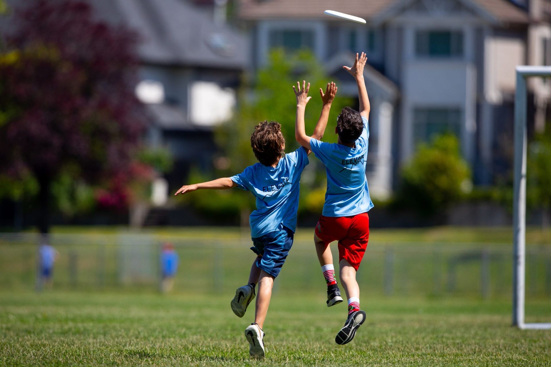 Ultimate Frisbee Barranquilla Niños Niñas Academia Entrenamiento Escuela Deportiva Clases Técnicas Frisbee Aprender Instructores Desarrollo Equipos Torneos Juventud Discos Formación 