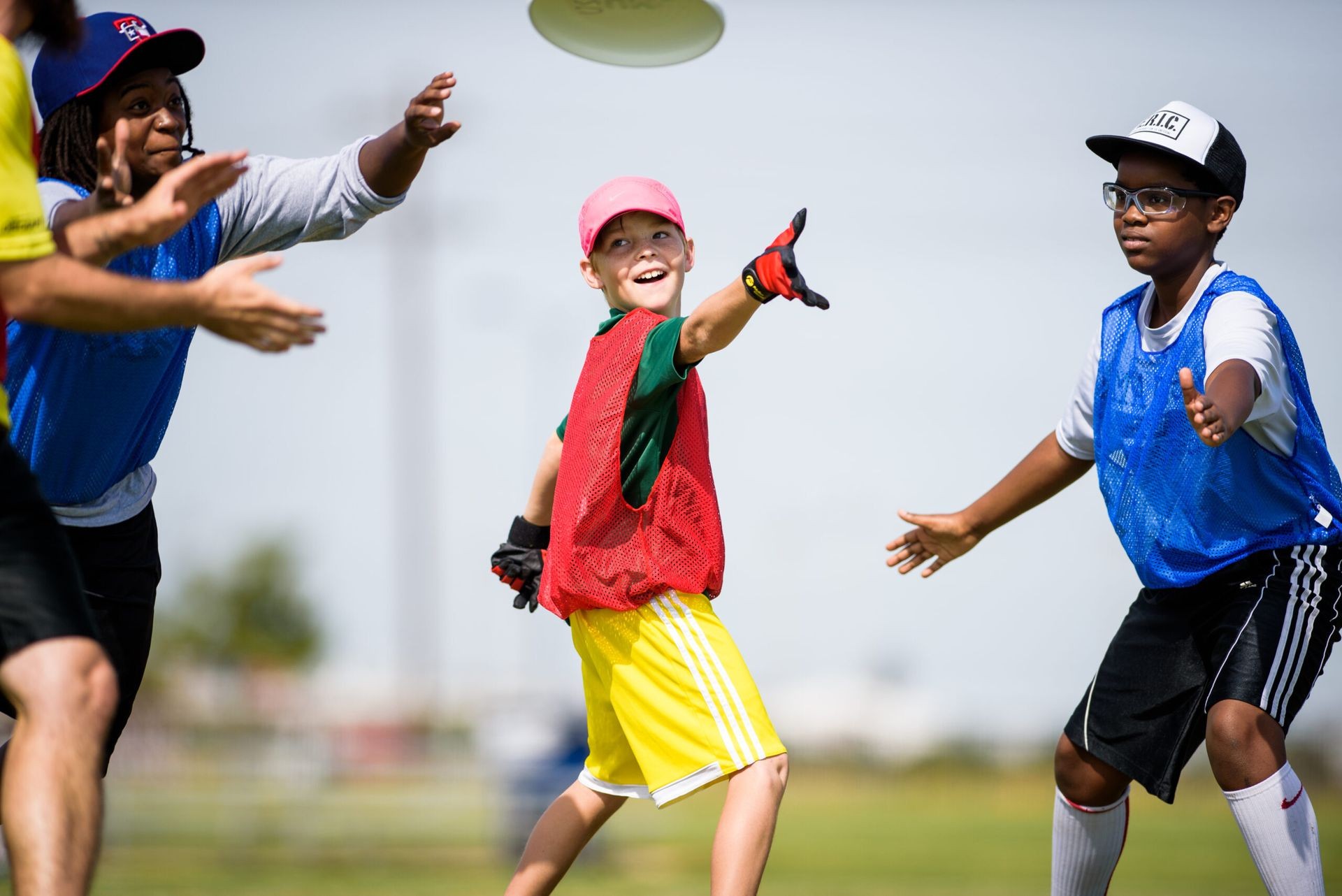 Ultimate Frisbee Barranquilla Academia Niños Niñas Entrenamiento Escuela Deportiva Clases Técnicas Frisbee Aprender Instructores Desarrollo Equipos Torneos Juventud Discos Formación 